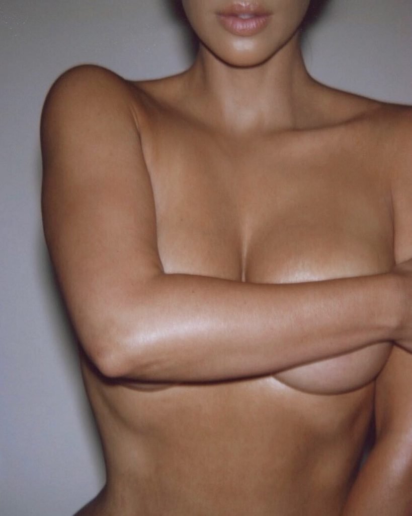 Kim Kardashian Naked (11 Pics)