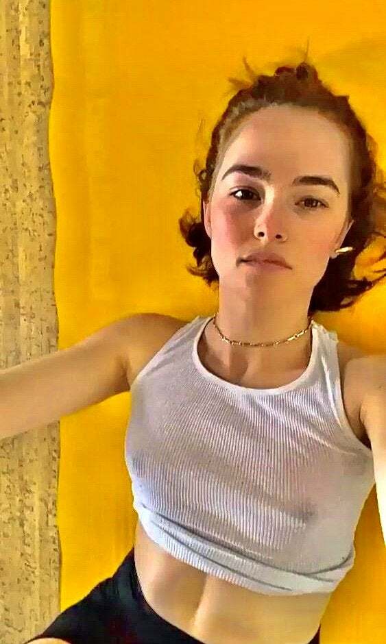 Zoey Deutch nips