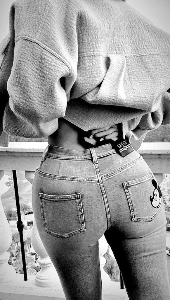 Kylie Jenner's ass in jeans gets my cock so fucking hard🍆💦