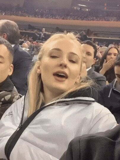 Sophie Turner showing you exactly where she wants it