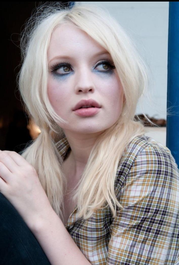How would you treat Emily Browning? Goddess or fuck meat?
