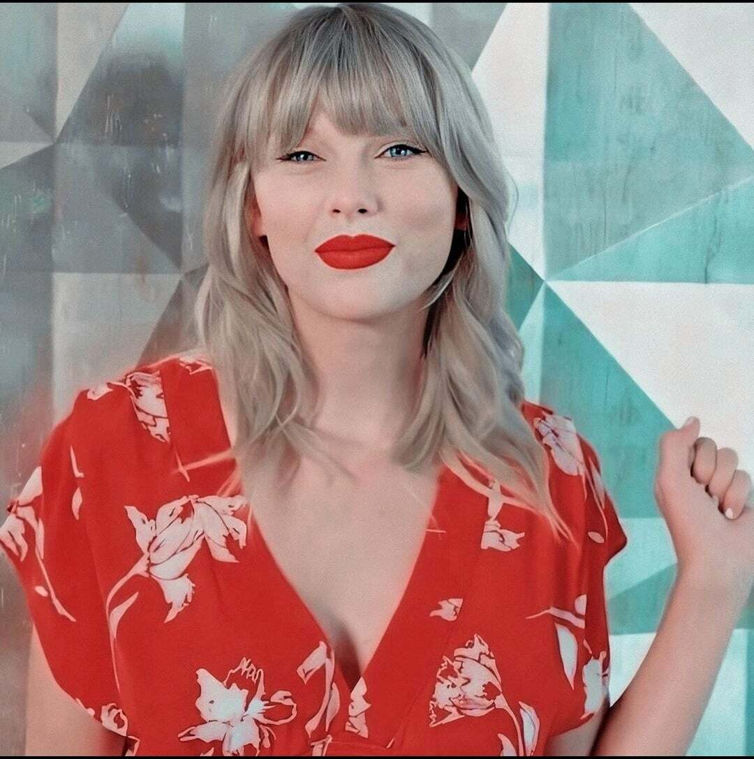 I want to facefuck busty Taylor Swift so bad