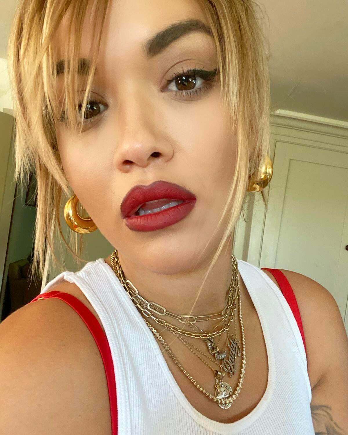 I know for a FACT Rita ora gives amazing head.