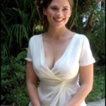 Hayley Atwell is stunning!!