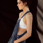 Daisy Ridley looks so strong and sexy in those overalls