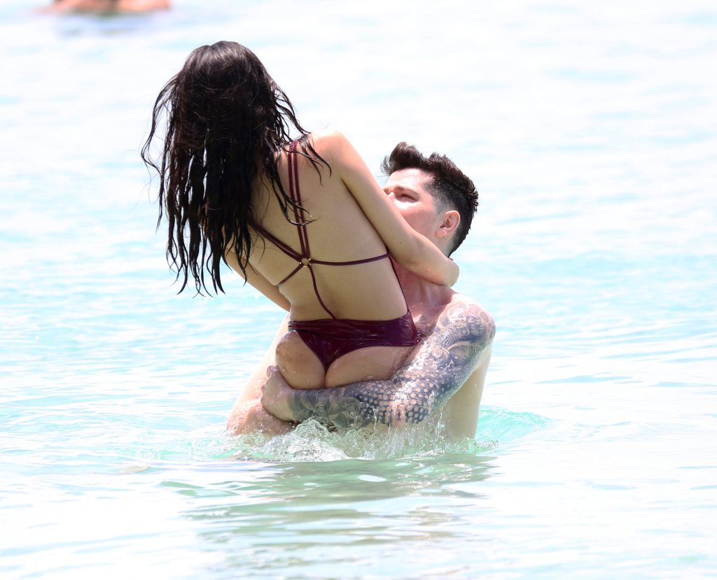 Anne De Paula Sexy (29 Photos)