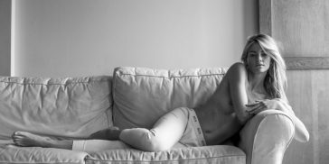 Elyse Taylor Nude & Sexy (9 Photos)