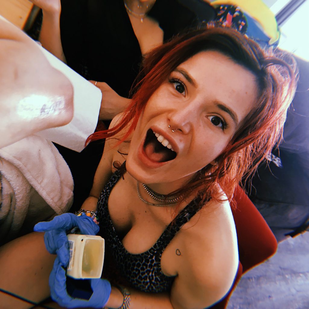 Bella Thorne Sexy (2 Pics)