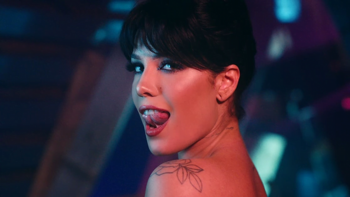 Id like to see Halsey put that tongue to good