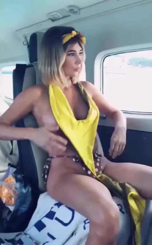 Sara Underwood getting dressed