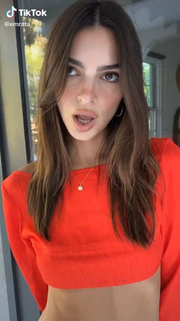 emily ratajkowskis mouth