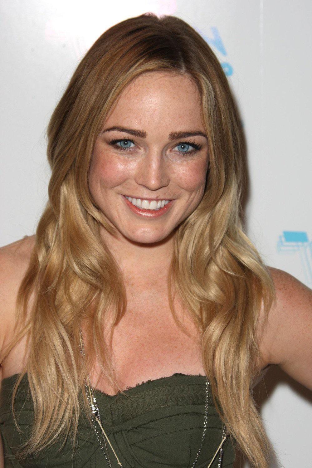 Just imagine dropping a few loads on Caity Lotz’s face. Maybe even get a few strands in her hair 😏