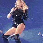 Taylor Swift must get herself so wet when she moves like this on stage