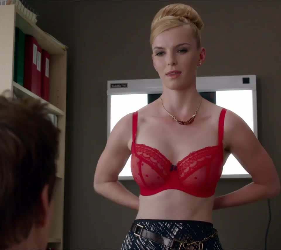 Betty Gilpin showing her D-cup tits on "Nurse Jackie"