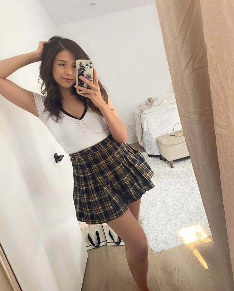I want to just keep my face buried in Pokimane’s ass for hours