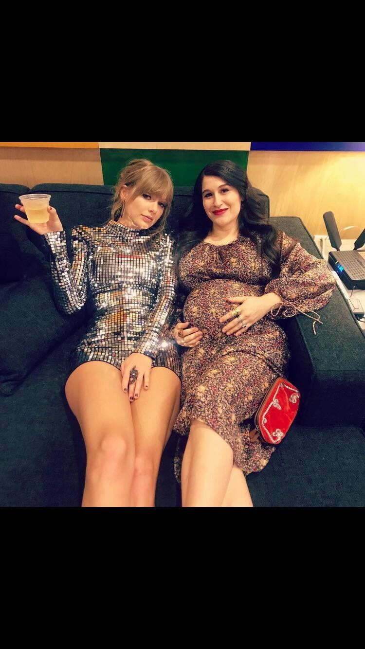 Taylor Swift used to be an innocent country girl, now she’s a thick drunk babe who get’s her ass out constantly.