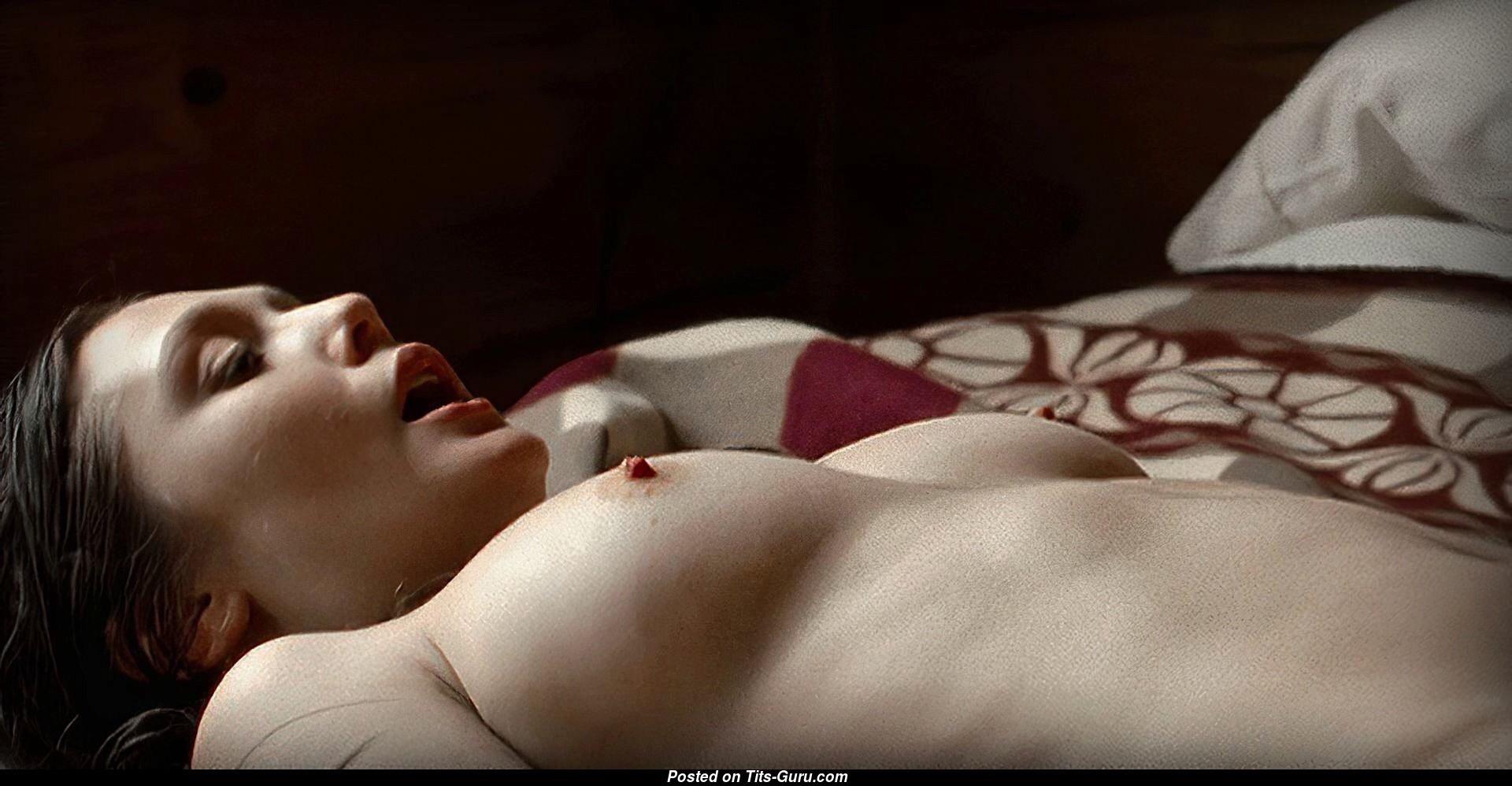Elizabeth Olsen has some amazing tits