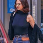 Selena Gomez still holding a grudge against bra. We totally support her.