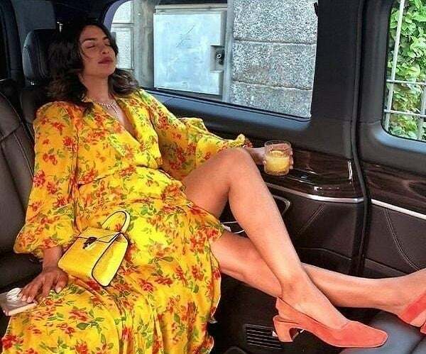 Priyanka Chopra giving hints of her appearance in Faketaxi!!