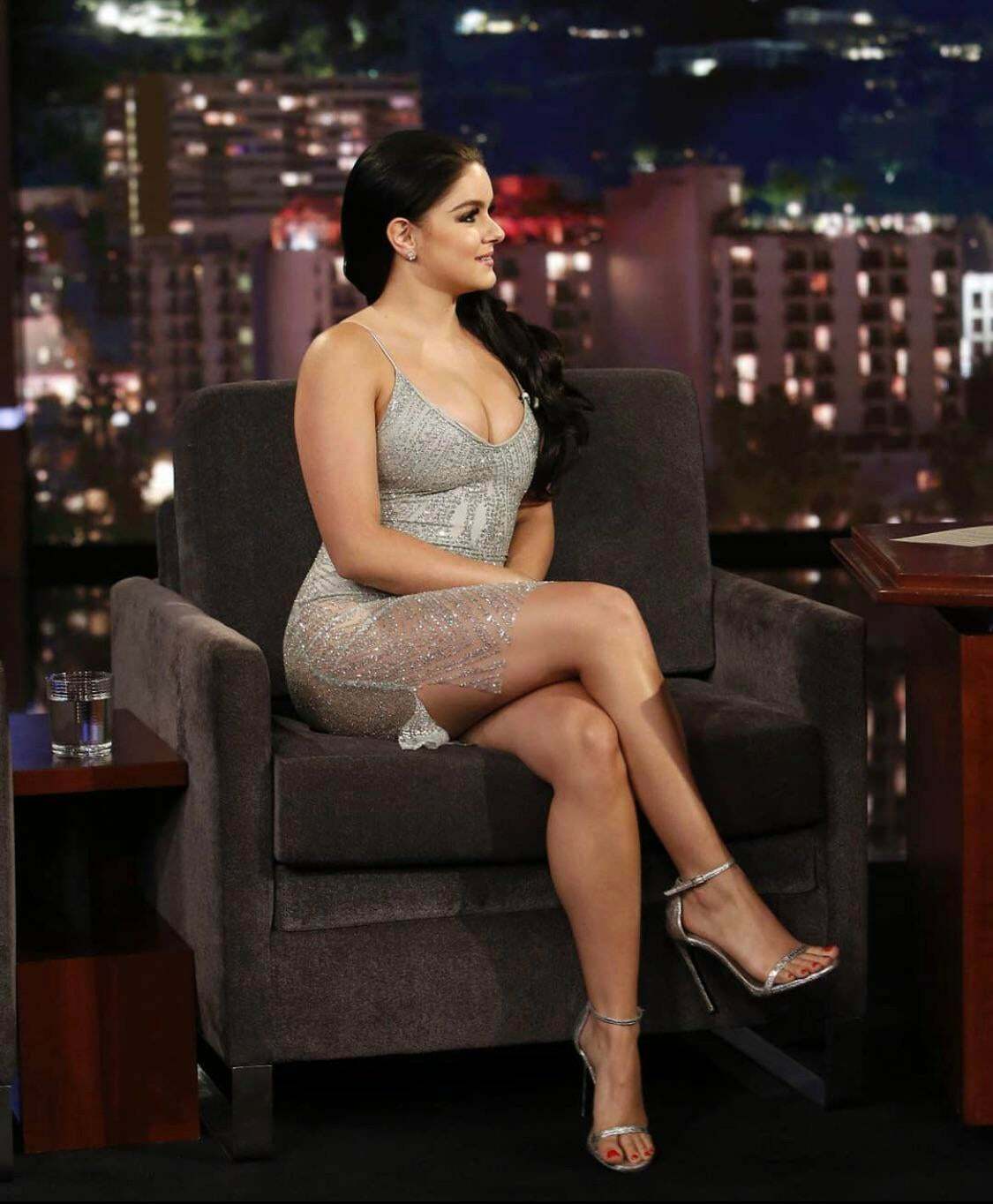 Fuck those thighs. The things I would do to Ariel Winter