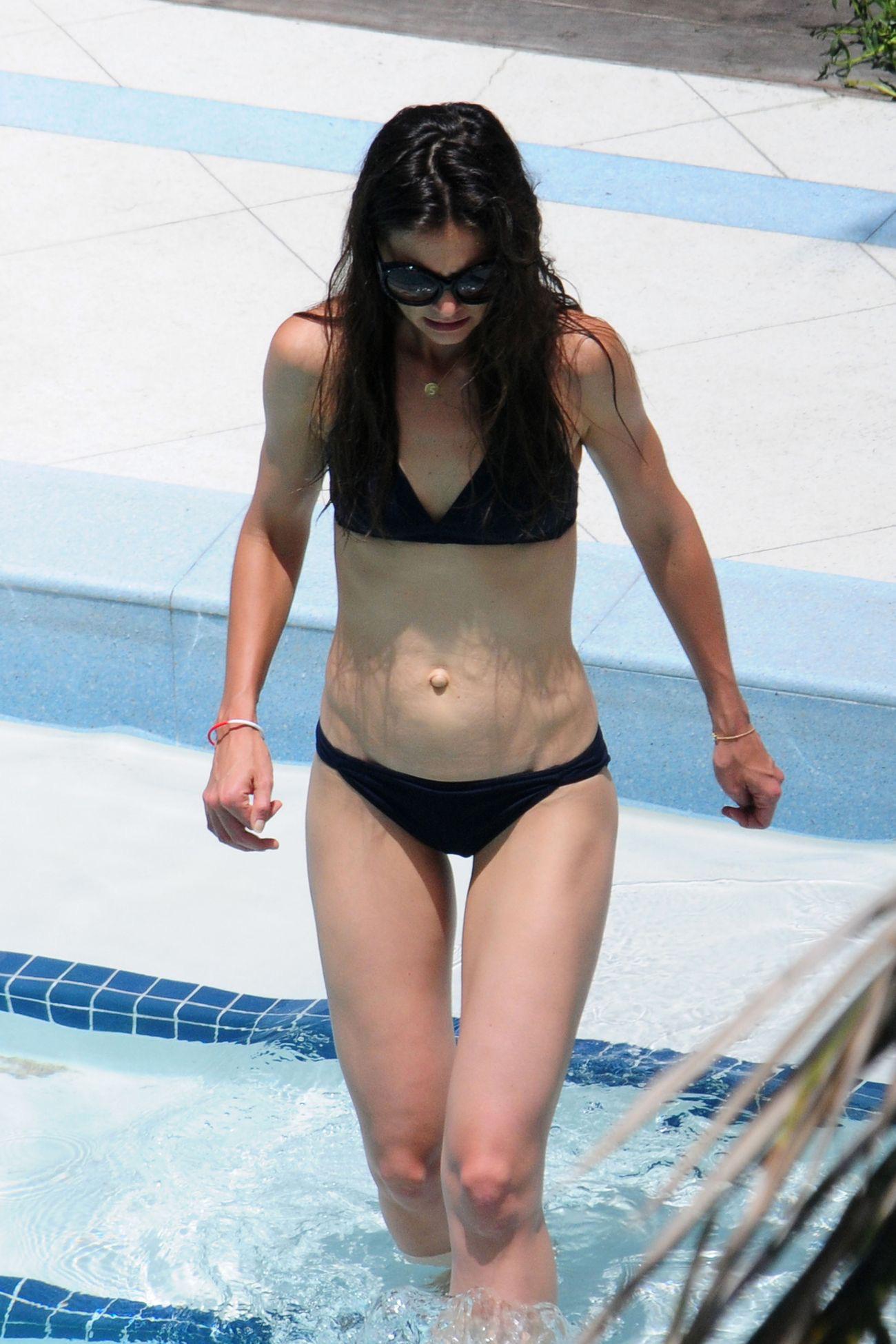 Katie Holmes has such a hot mom body