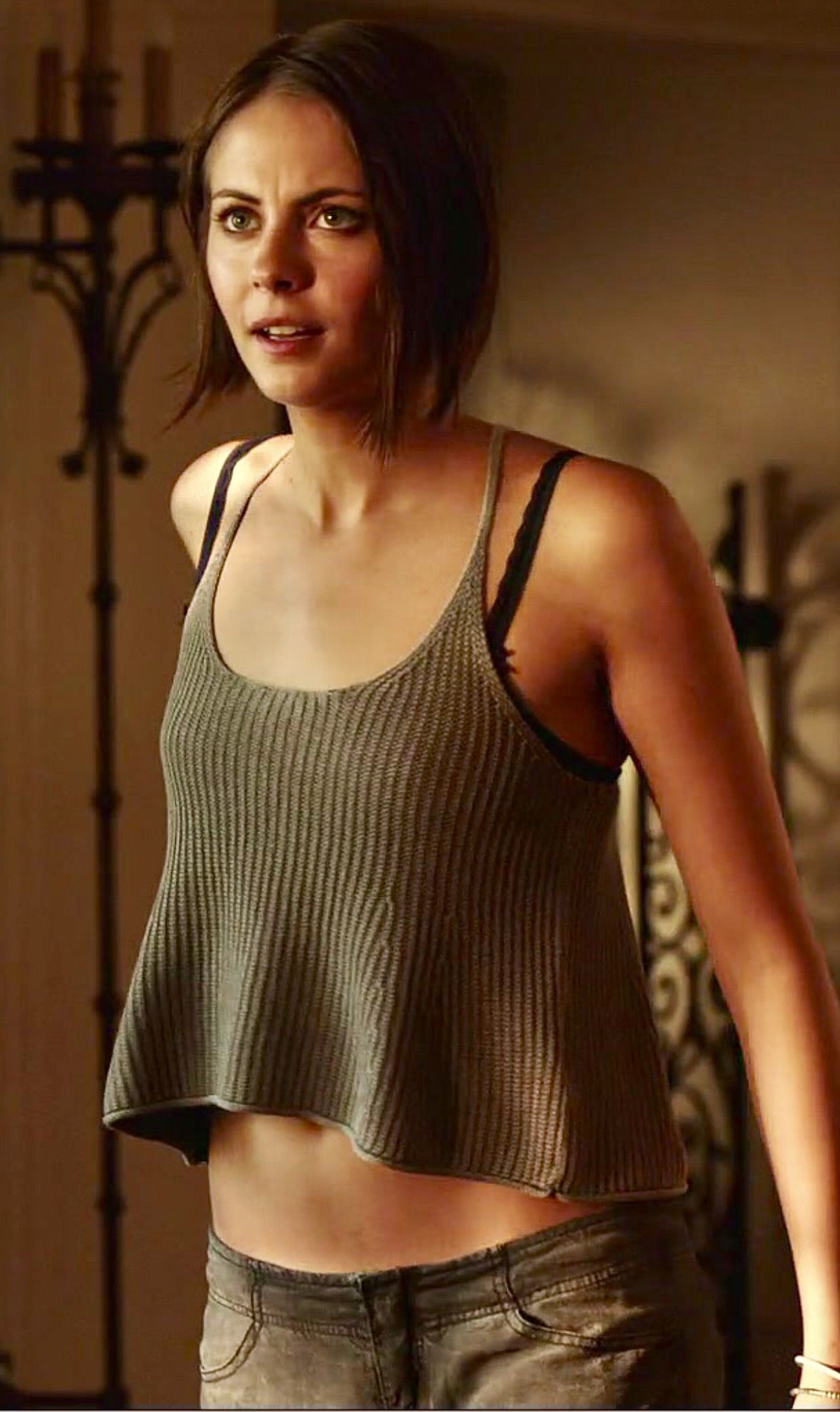 Willa Holland fucking gets me! Always in the coolest casual outfits if she's wearing anything