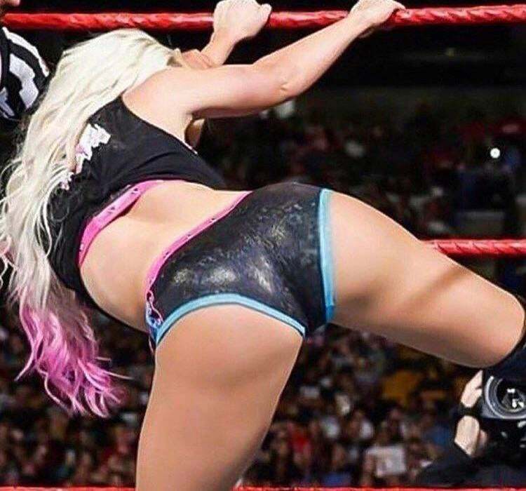 Alexa Bliss booty