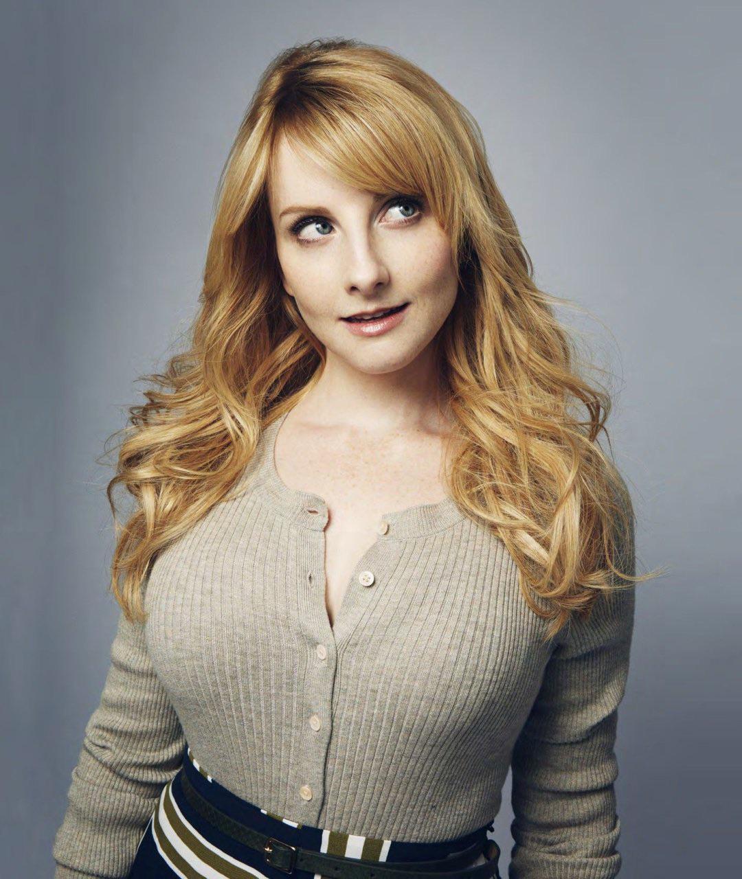 Melissa Rauch’s huge sweater puppies are making me feel so weak this morning. Wish I had a whole group of buds to line up and fuck those tits and cum all over her pretty face with me. 🥵