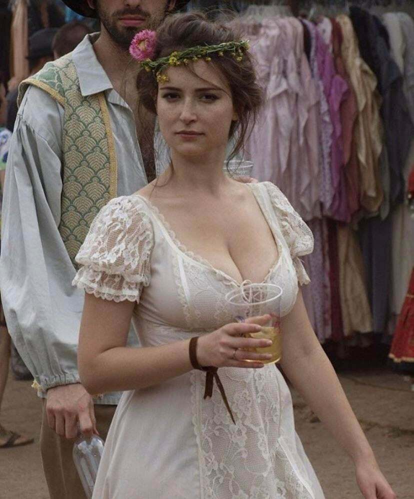 Milana Vayntrub’s majestic milkers