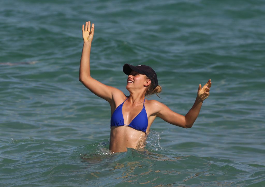 Chase Carter Sexy (16 Photos)