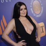 Ariel Winter Sexy (19 Hot Photos)