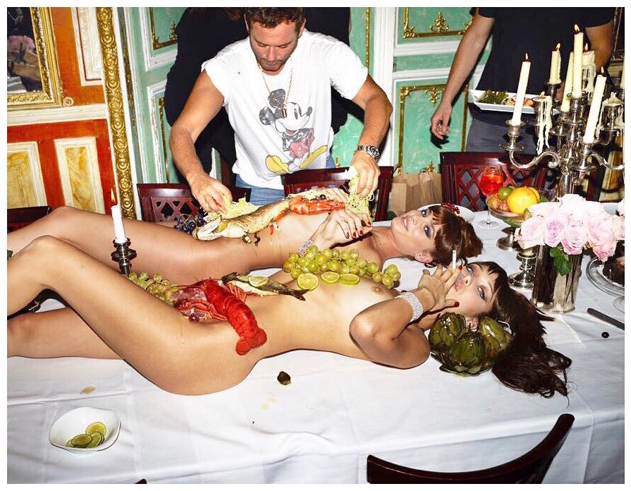 Bella Hadid & Taylor Hill Naked (1 Photo)