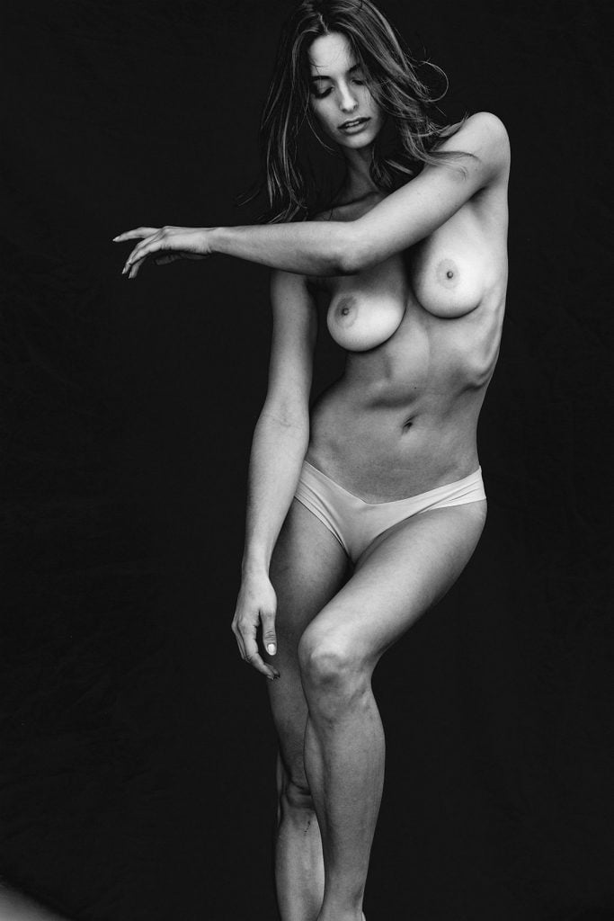 Elisabeth Giolito Topless (13 Photos)