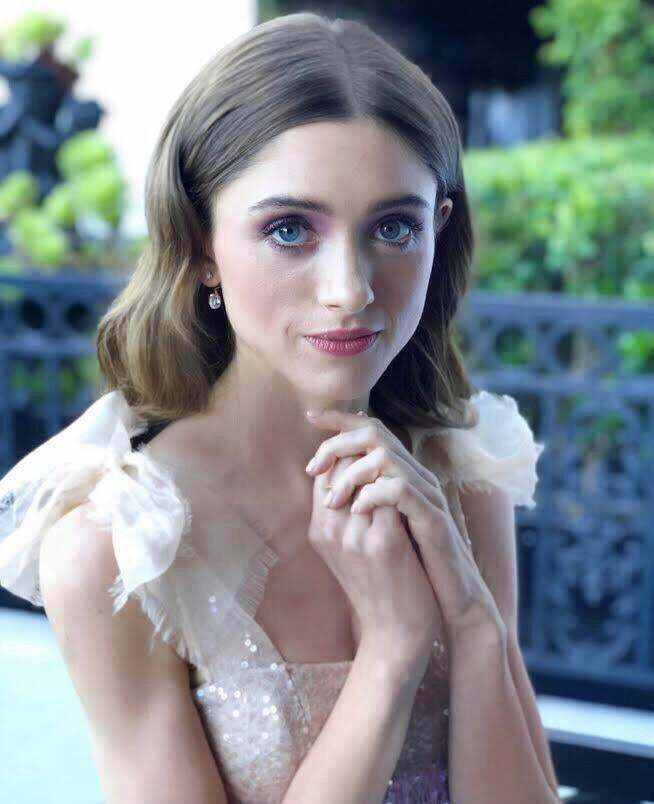 Natalia Dyer looks so precious and delicate I wonder if