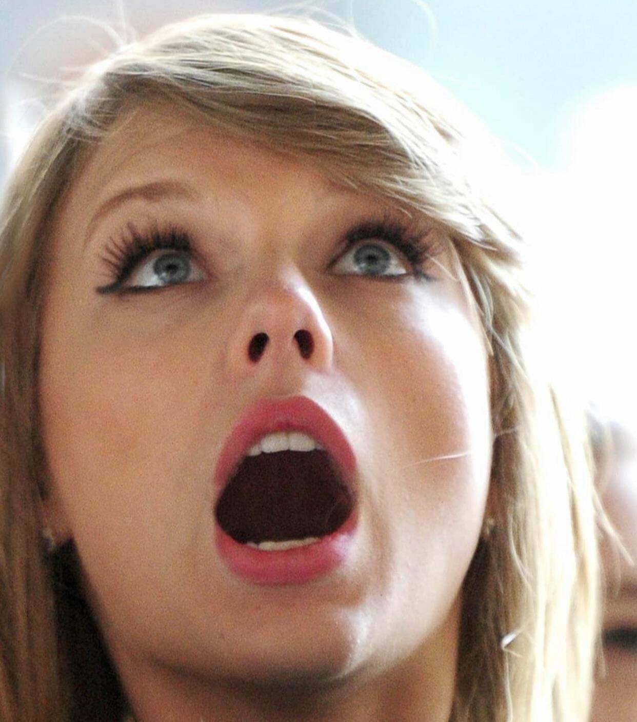 Taylor Swifts reaction when she eases herself down onto you