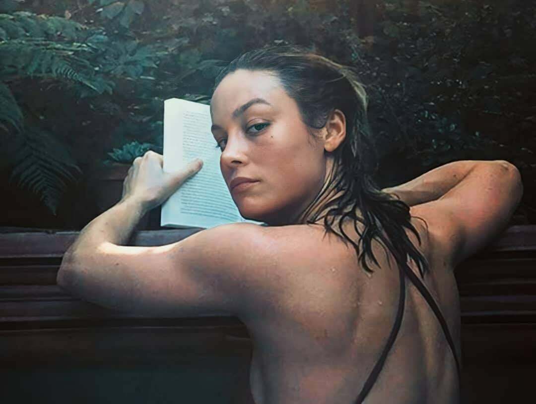 Victoria Larson  nackt