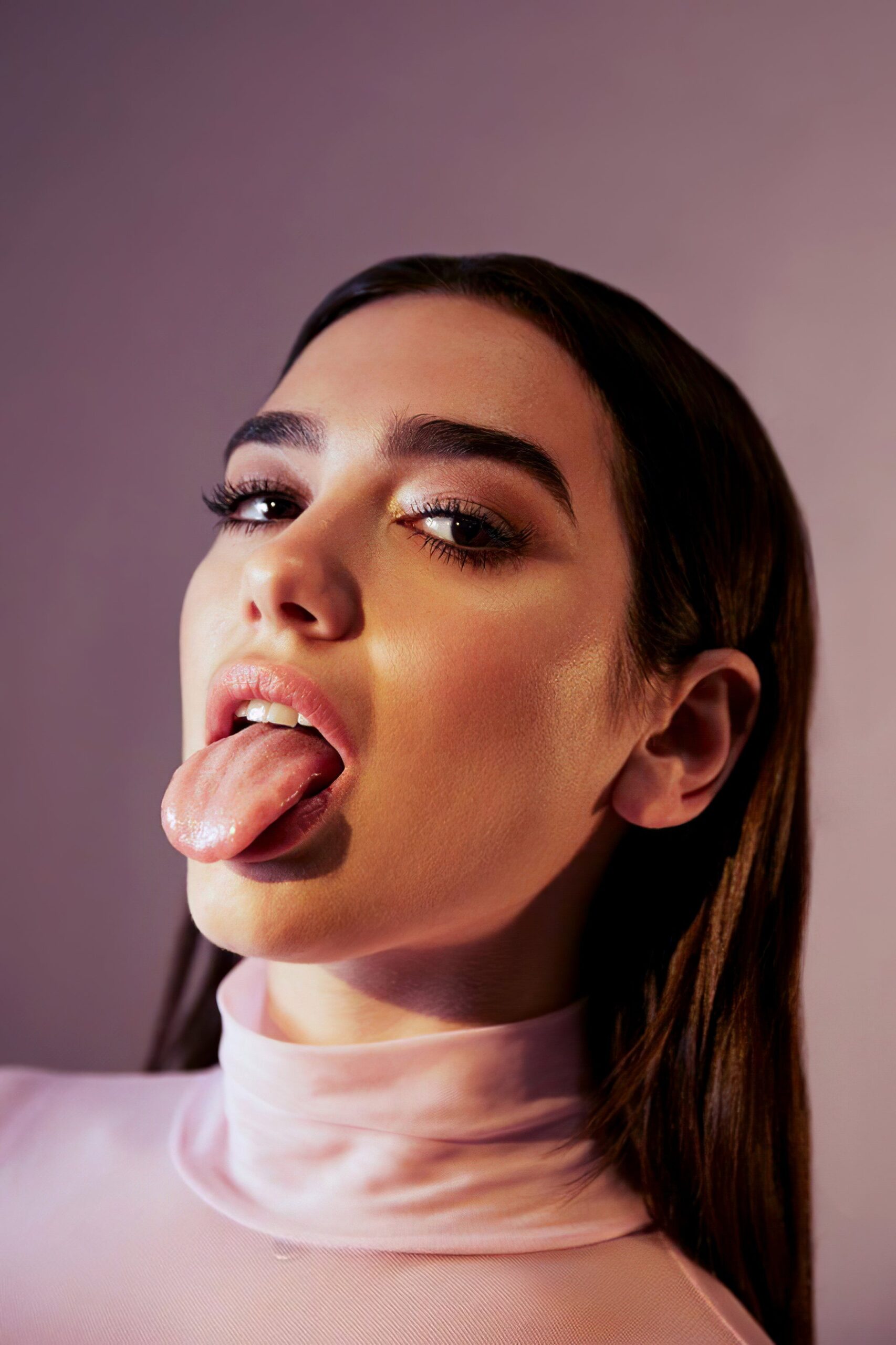 Want to suck on Dua Lipas tongue
