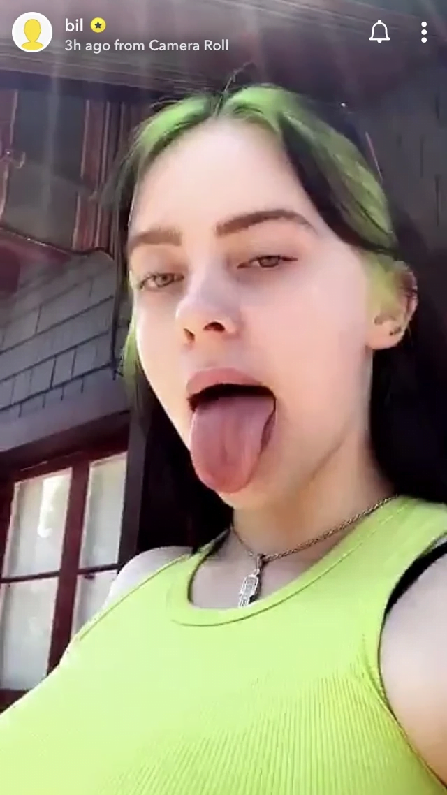 Who wants a hot kiss from Billie Eilish after I