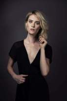 Mackenzie Davis has me throbbing and edging for her right now.