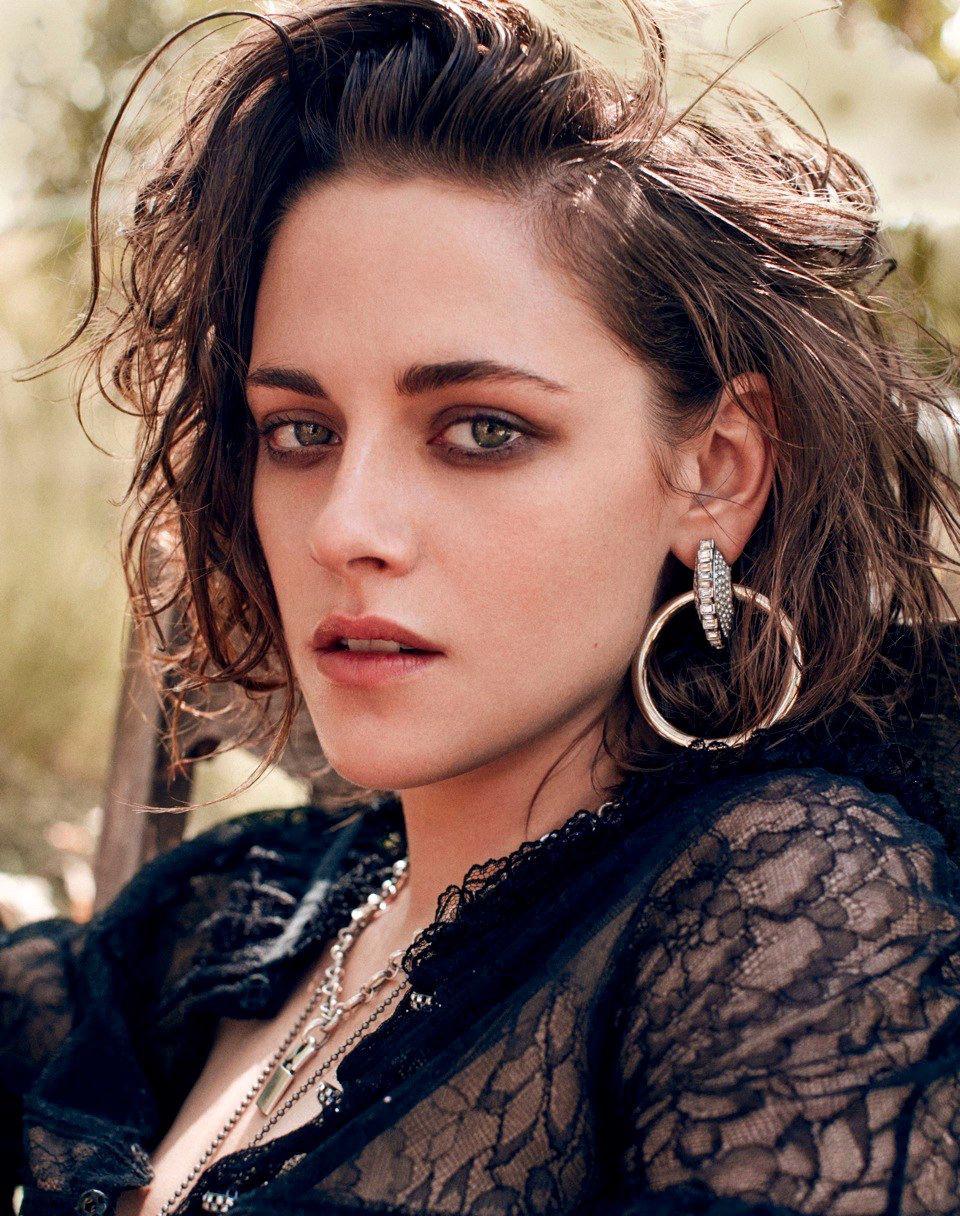 The sheer amount of gay energy Kristen Stewart has is staggering