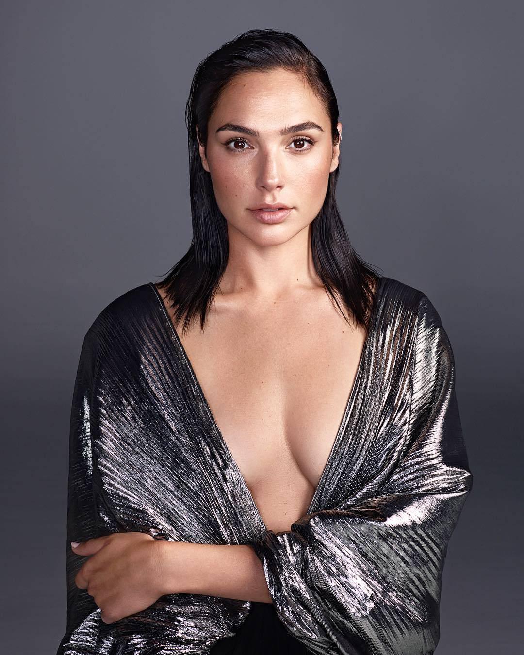 Gal Gadot needs a long and sloppy facefuck