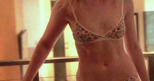 Elle Fanning has such a nice body and such fine hips. Who would join in and breed Ms. Fanning? She would look good with big tits and a swollen belly.