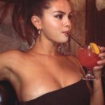 I want to suck Selena Gomez udders