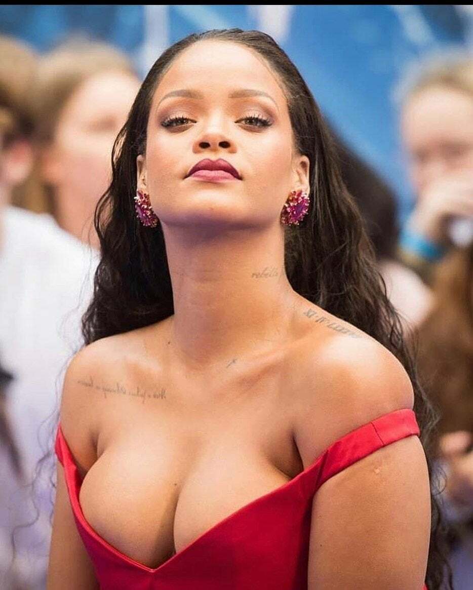 Rihanna has some great breasts!!!