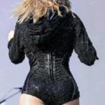 Taylor Swift's thigh gap fuck..