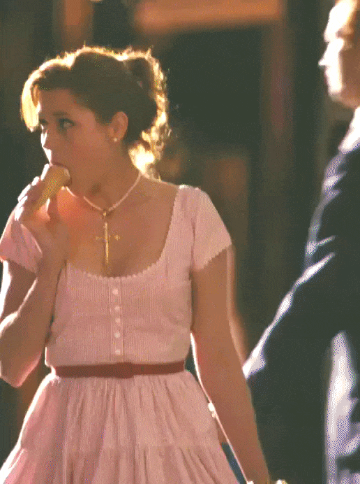 Jenna Fischer teasing with her skilful mouth