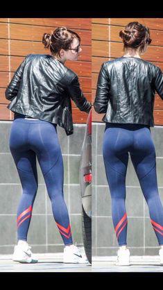 Anyone else want to pull these yoga pants off Emma Stone?