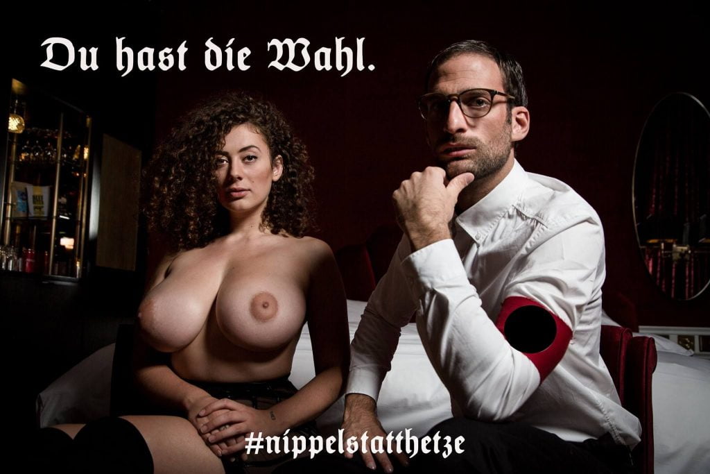 Leila Lowfire Topless (1 Photo)