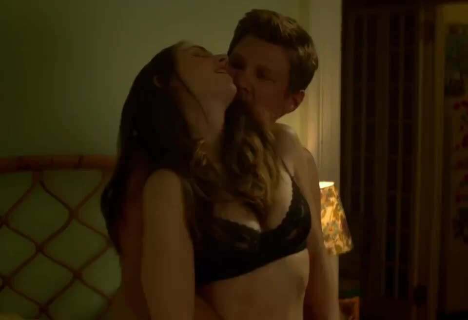 Alison Brie Having Her Pussy Rubbed In Sleeping With Other