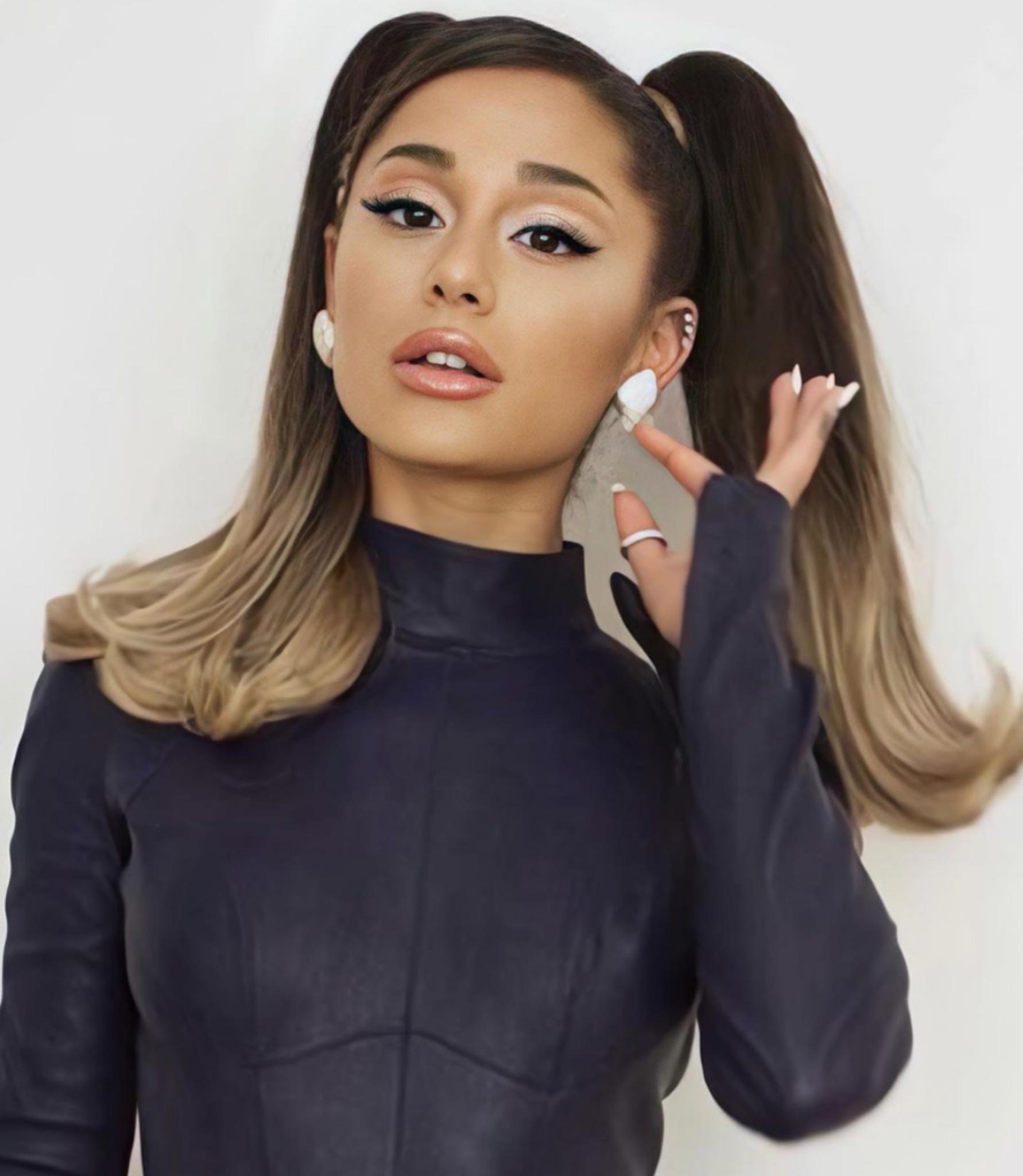 Ariana Grandes face always deserves to be covered in cum